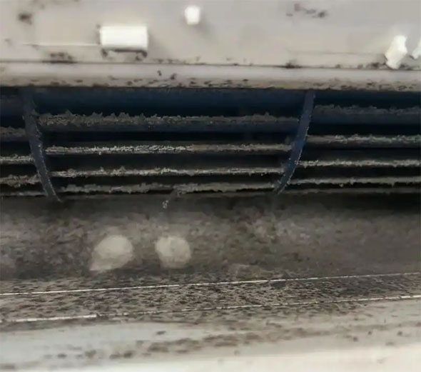 青龙空调吹的风有股烧焦味是怎么回事